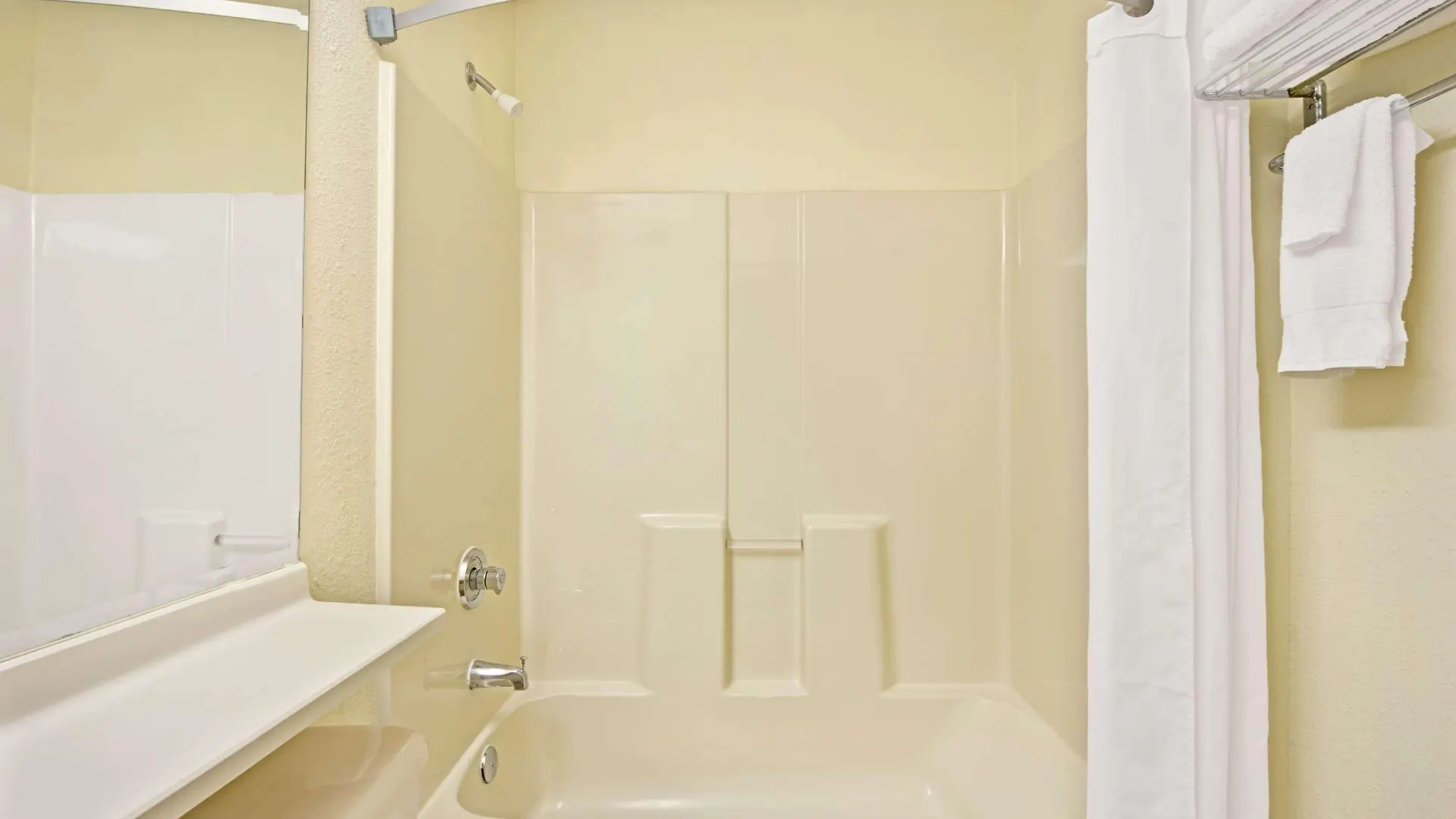 Microtel Inn & Suites By Wyndham Cordova Memphis Wolfchase 2*,  USA